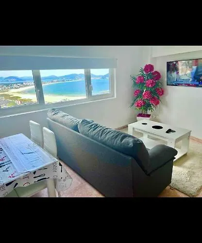 Апартаменты Encantador Apartamento Recien Reformado A Estrenar Ларедо